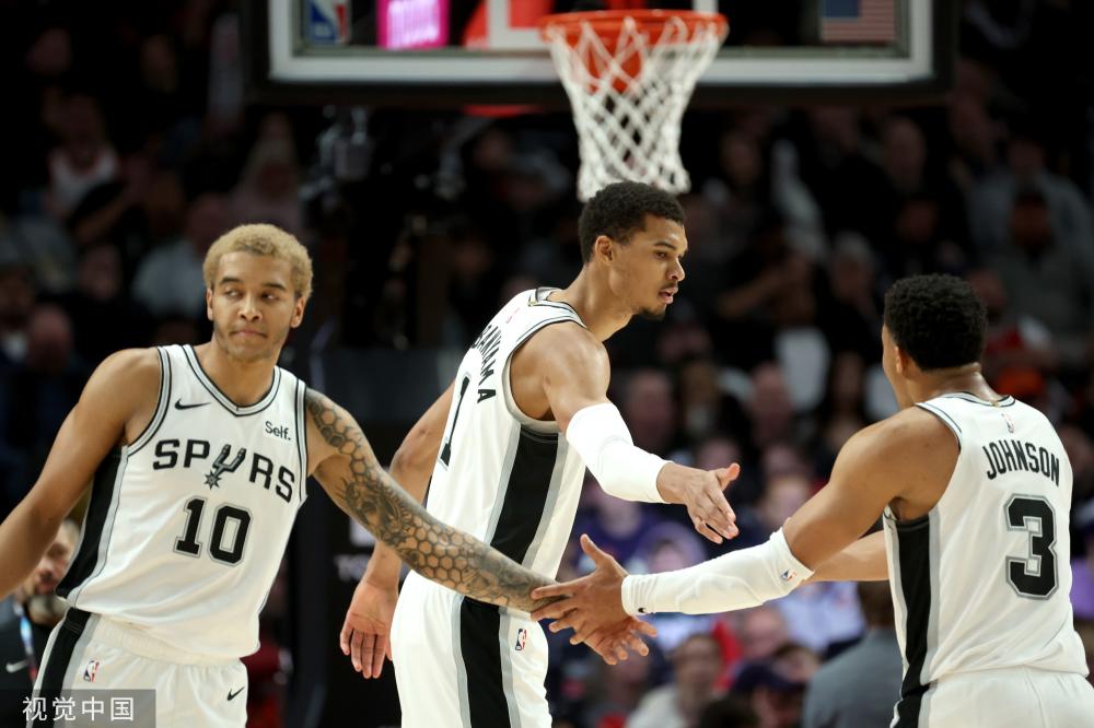 葛優癱的背 葛優癱的背