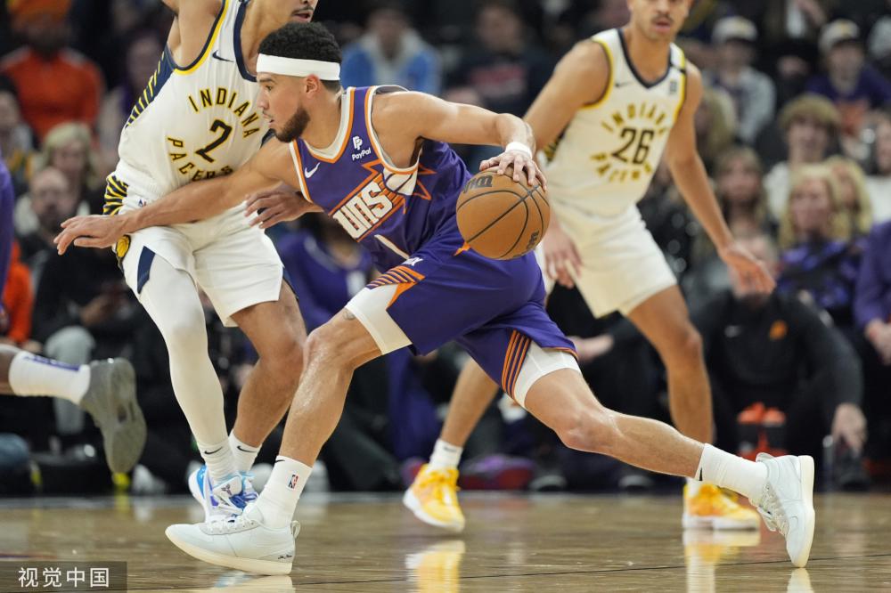 成鲜明对比 成鲜明对比