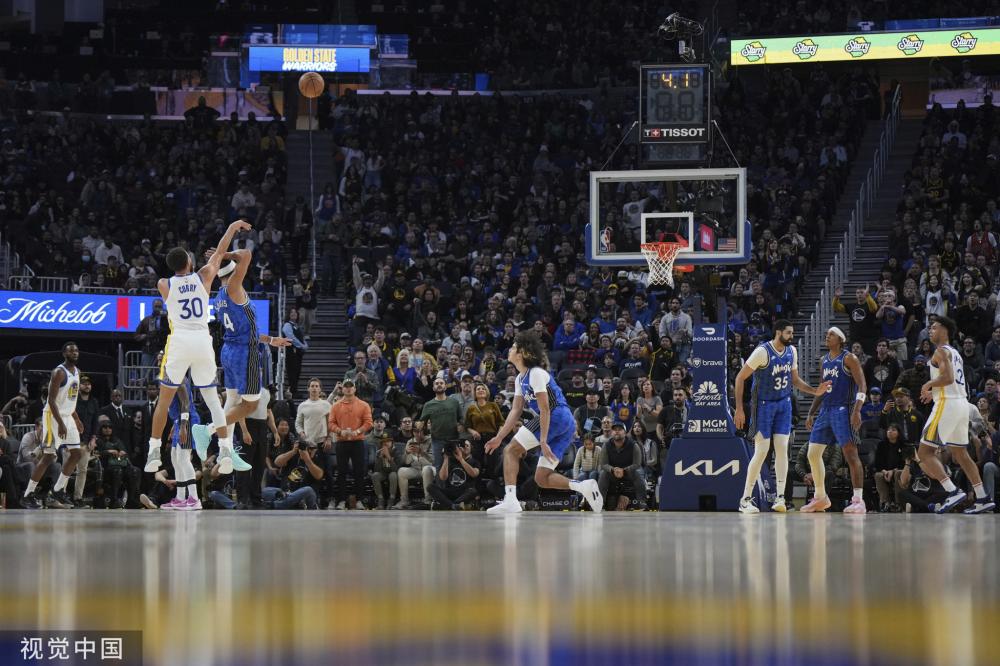 曼联效力至 曼联效力至