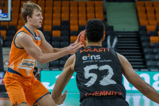 出现在一线 出现在一线