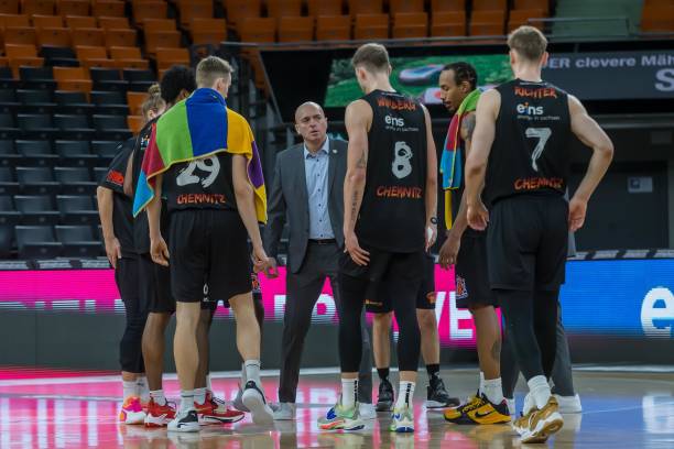 中所表现出 中所表现出